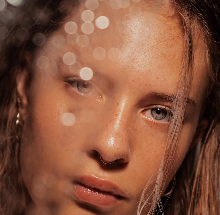 woman with brown hair and brown eyes
